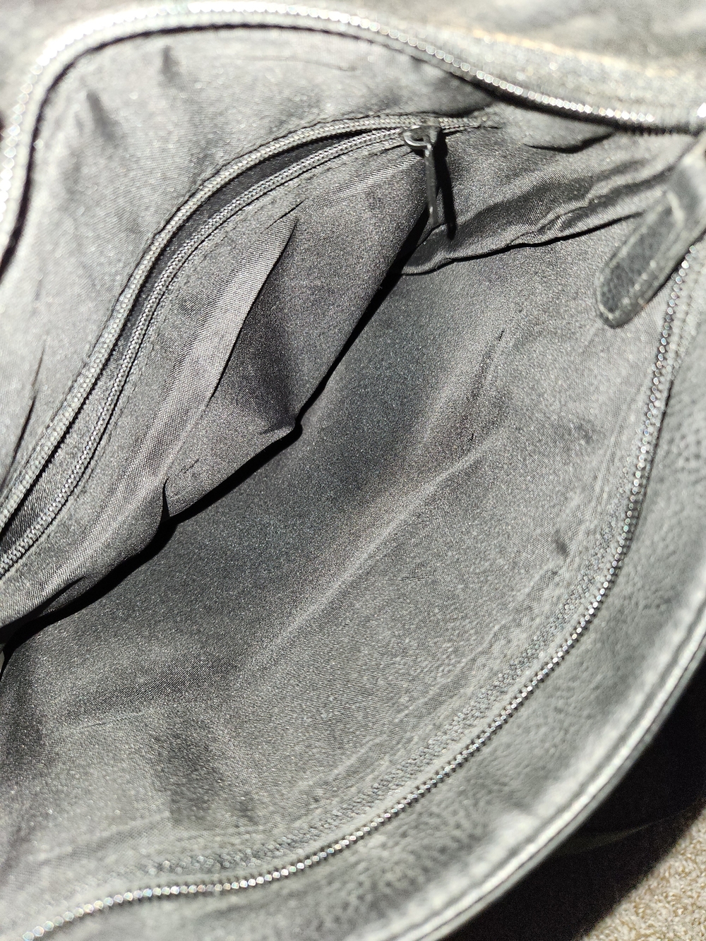 Black Crossbody Shoulder Bag with Front Zip Pocket - Picture 4 of 4